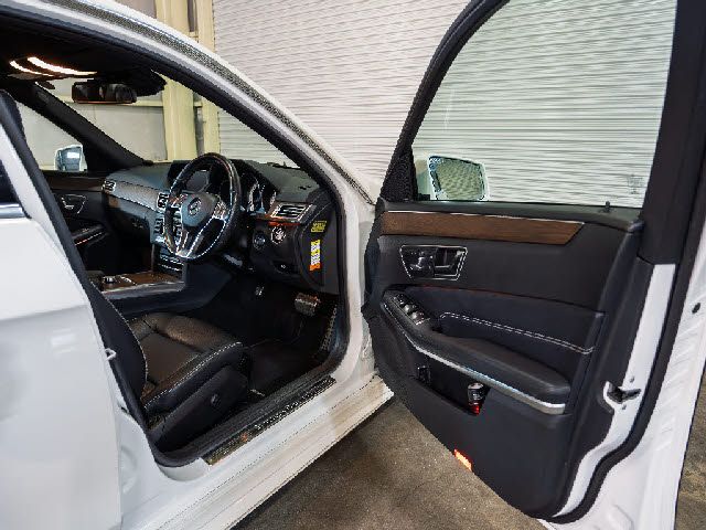 MERCEDES BENZ E class sedan