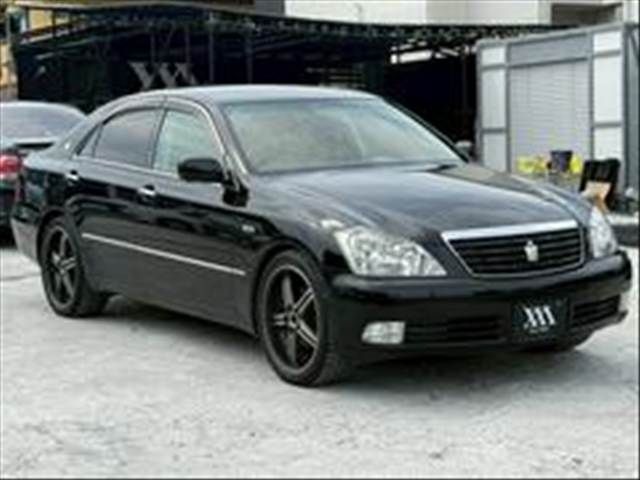 CROWN sedan