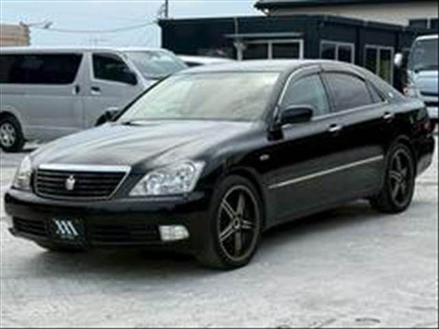CROWN sedan