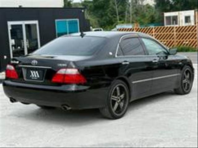 CROWN sedan