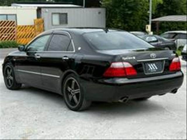 CROWN sedan