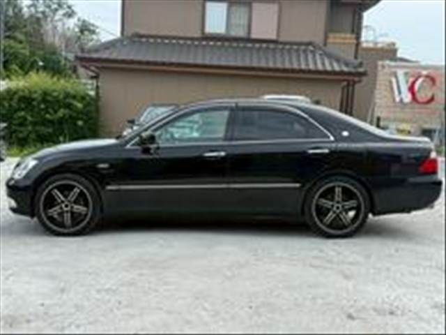 CROWN sedan