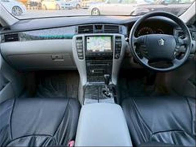 CROWN sedan