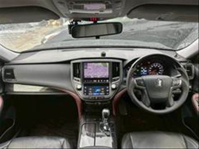 CROWN sedan hybrid