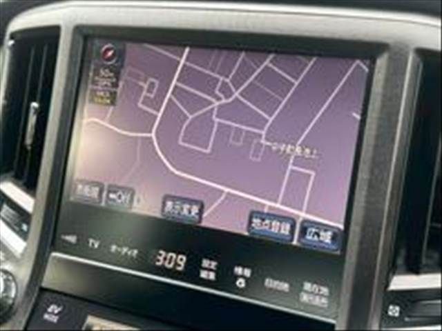 CROWN sedan hybrid