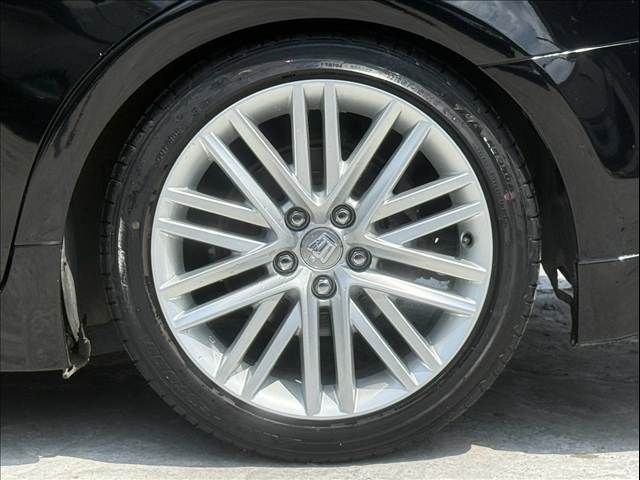 CROWN sedan hybrid