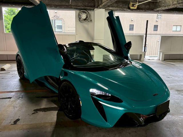 McLaren Artura Spider