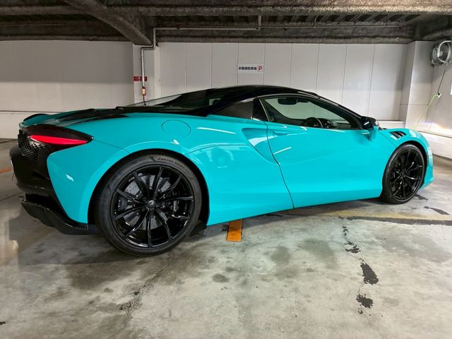McLaren Artura Spider