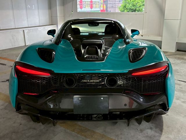 McLaren Artura Spider