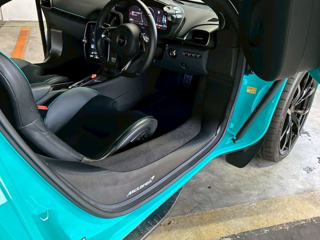 McLaren Artura Spider