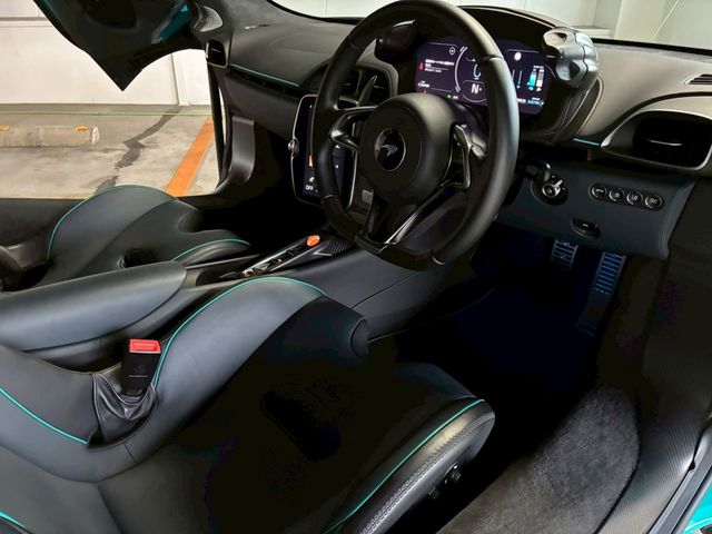 McLaren Artura Spider