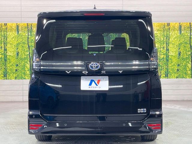 VOXY HYBRID