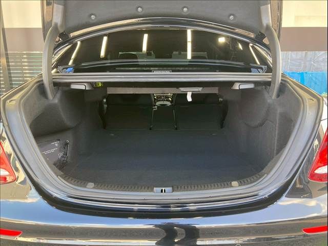 MERCEDES BENZ E class sedan
