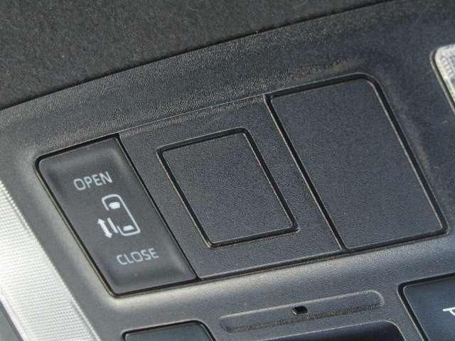 VOXY HYBRID 4WD