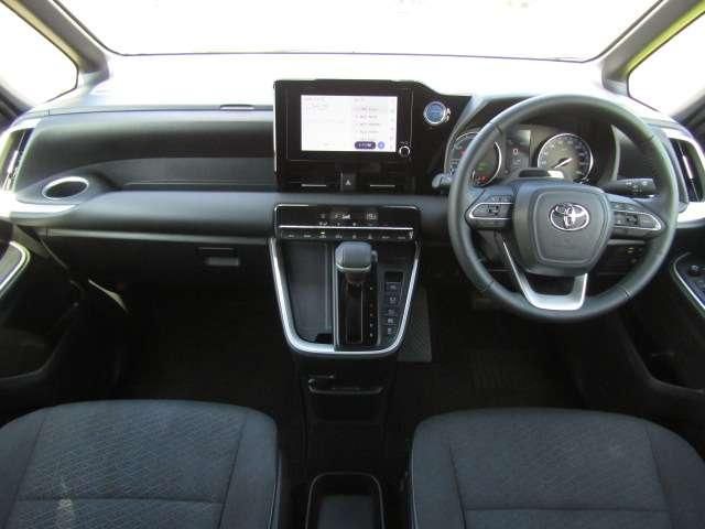 VOXY HYBRID 4WD