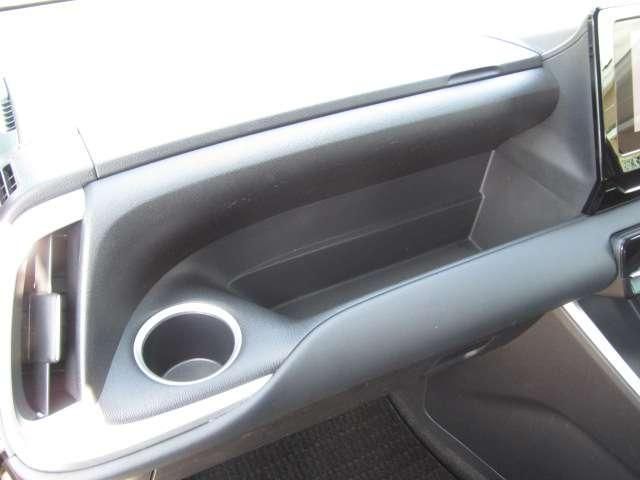 VOXY HYBRID 4WD