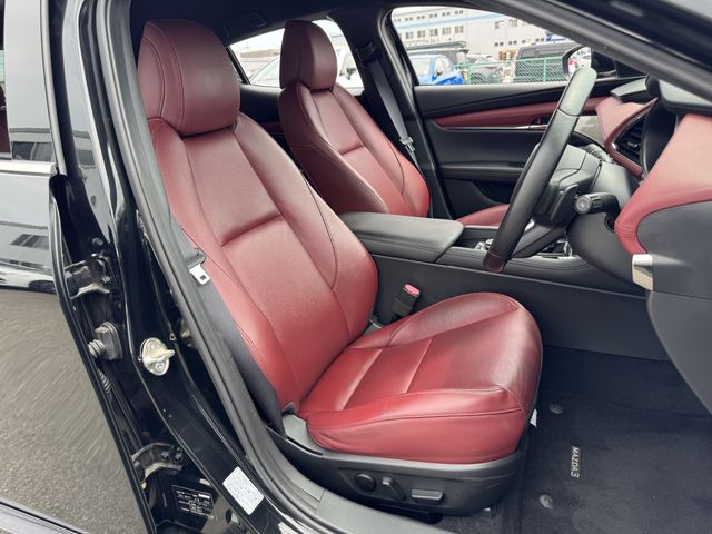 MAZDA3 FASTBACK