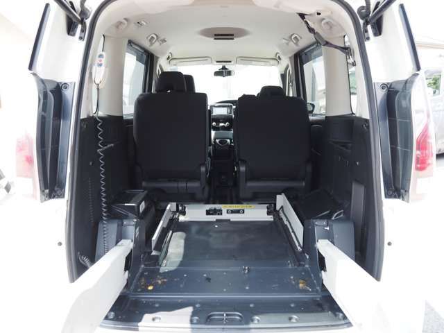 SERENA  S-HYBRID 4WD
