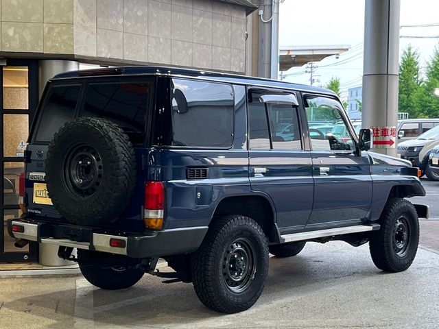 LANDCRUISER van