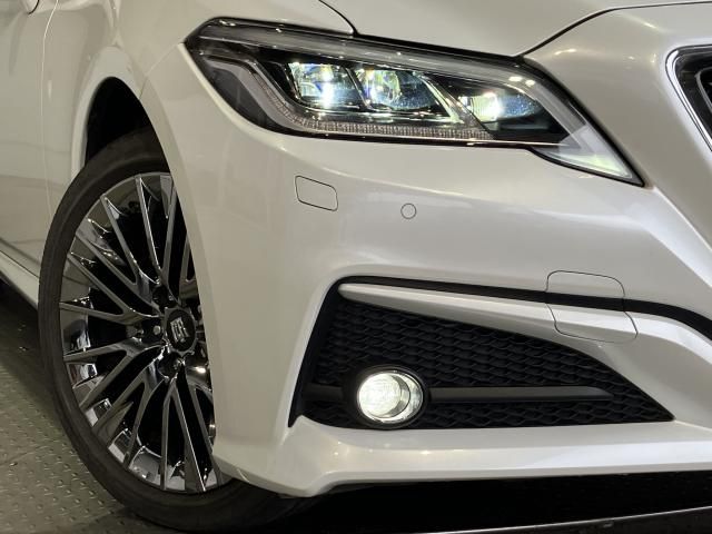 CROWN sedan hybrid 4WD