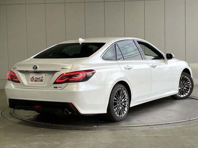 CROWN sedan hybrid 4WD