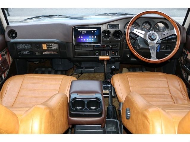 LANDCRUISER van