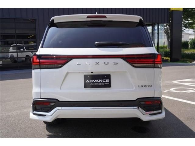 LEXUS LX600