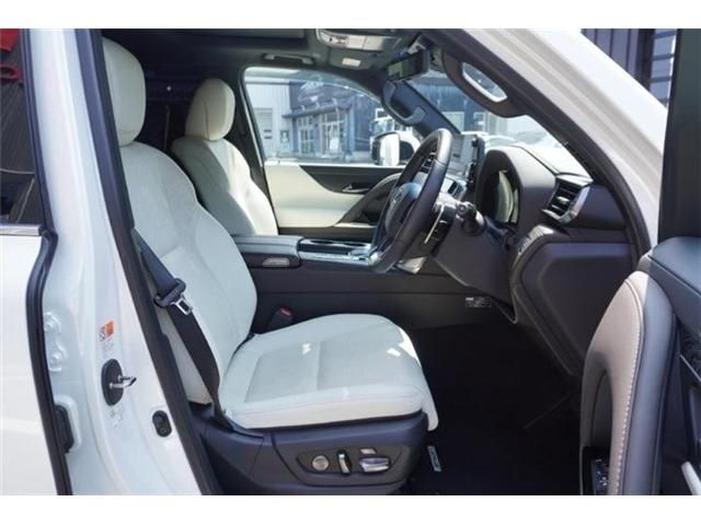 LEXUS LX600