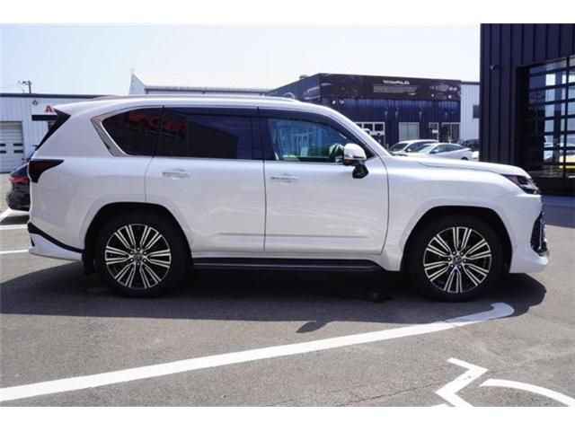 LEXUS LX600