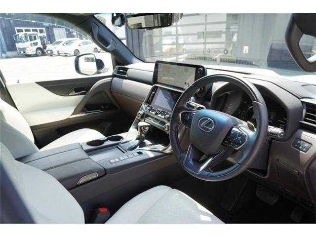 LEXUS LX600