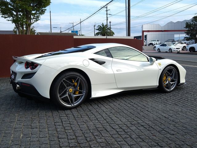 FERRARI F8 Tributo
