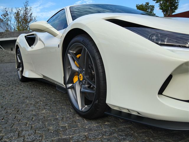FERRARI F8 Tributo
