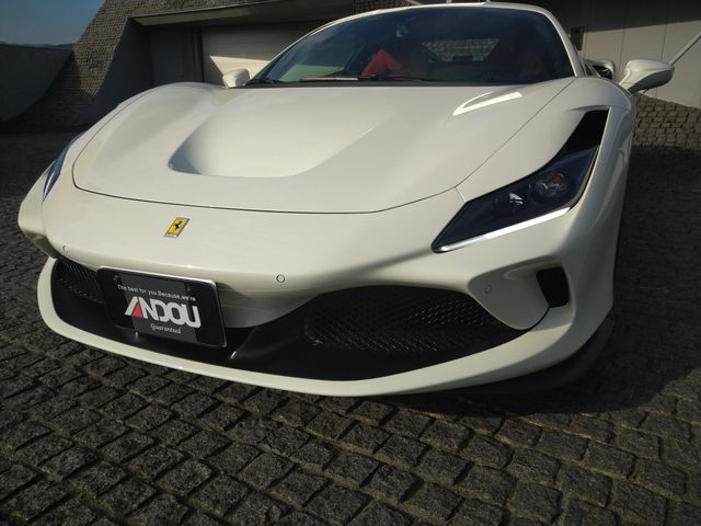 FERRARI F8 Tributo