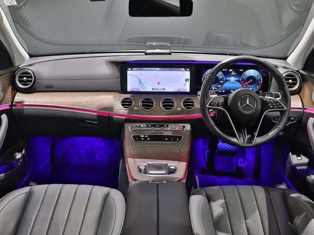 MERCEDES BENZ E class sedan