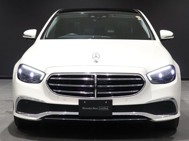 MERCEDES BENZ E class sedan