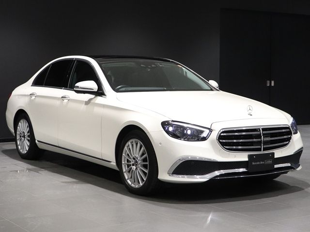 MERCEDES BENZ E class sedan