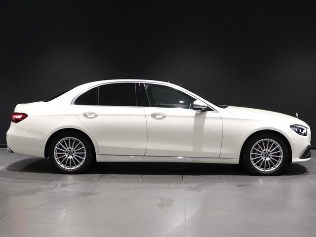 MERCEDES BENZ E class sedan