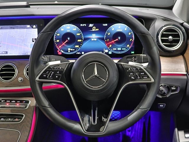 MERCEDES BENZ E class sedan