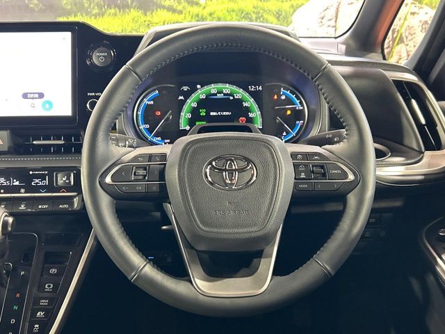 VOXY HYBRID