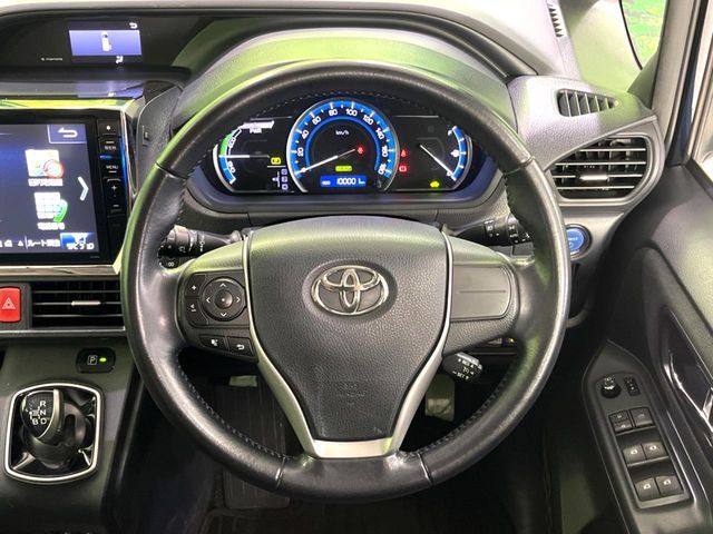 VOXY HYBRID