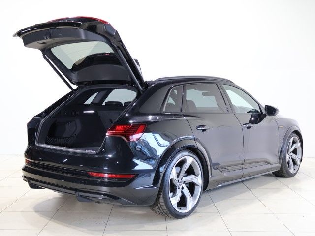 AUDI e-tron S