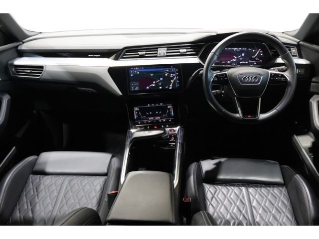 AUDI e-tron S