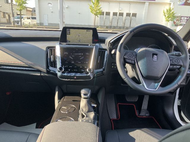 CROWN sedan hybrid 4WD