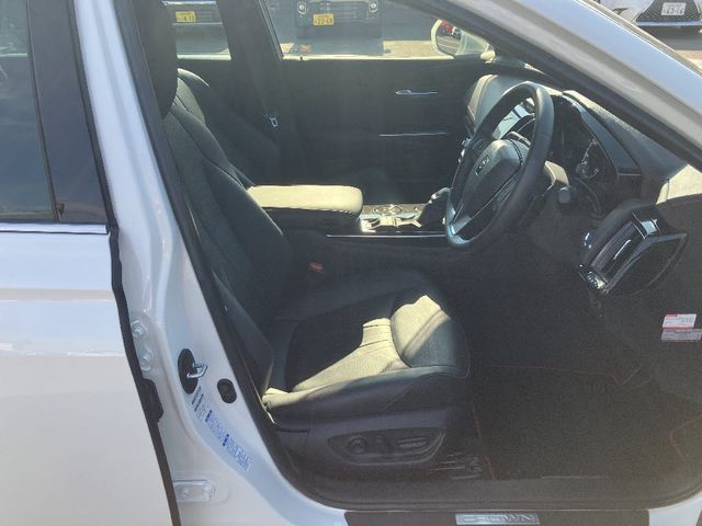 CROWN sedan hybrid 4WD
