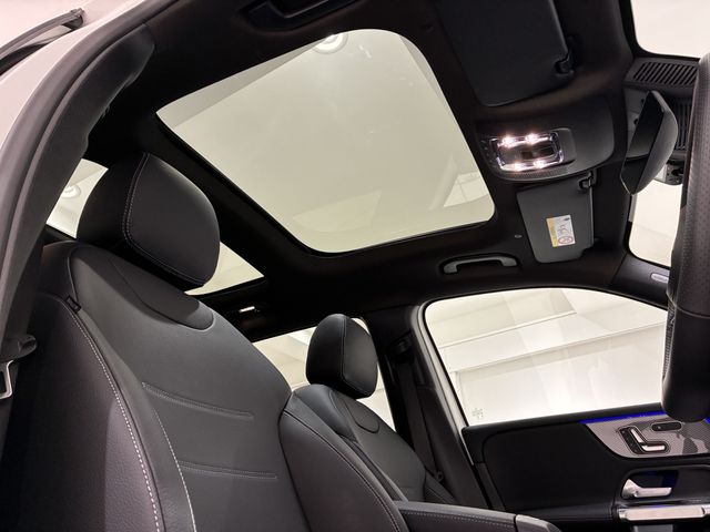 MERCEDES BENZ GLB
