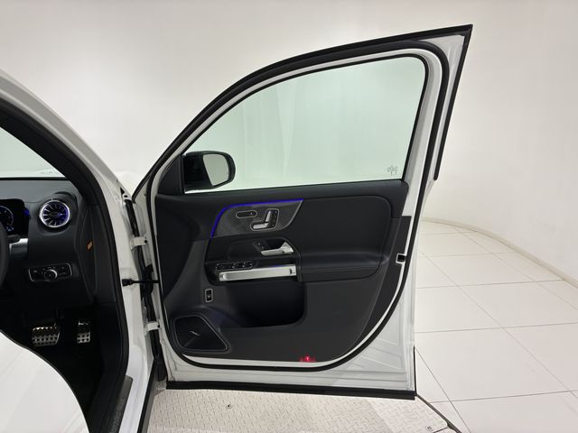 MERCEDES BENZ GLB