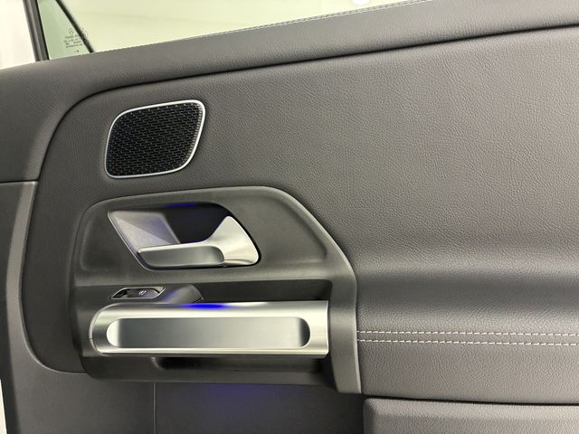 MERCEDES BENZ GLB