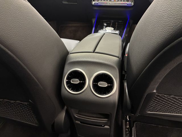 MERCEDES BENZ GLB