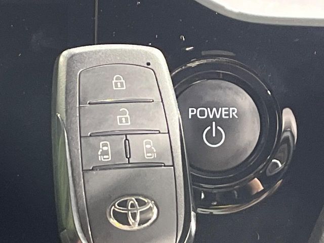 VOXY HYBRID 4WD