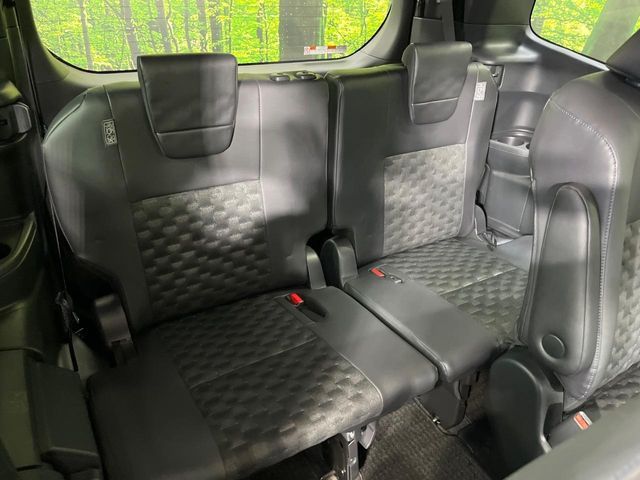 VOXY HYBRID 4WD